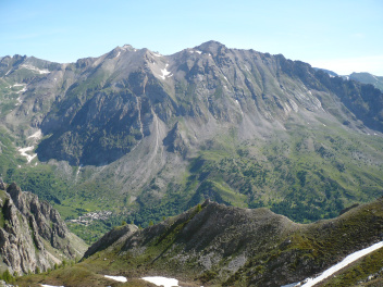 Valle Maira vue depuis descente du col de Cavalla