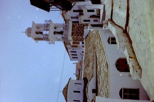Église et bourgade à Skópelos, île de la mer Égée