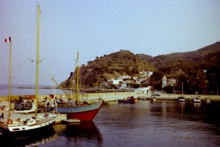 Bateaux de pêche dans le port de Skópelos en mer Égée