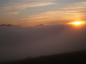 Crête au dessus du brouillard aux environs du col Soudet 1540 m avec coucher de soleil en prime #6