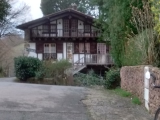 Maison basque en bois TYPIQUE entre Itxassou et Espelette