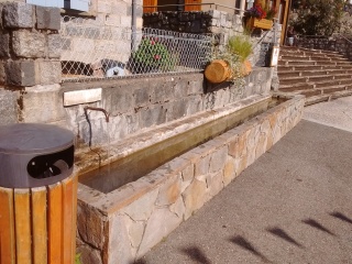 Fontaine de Rouze pendant les restrictions d’eau en plaine HA HA HA ! Panoramique